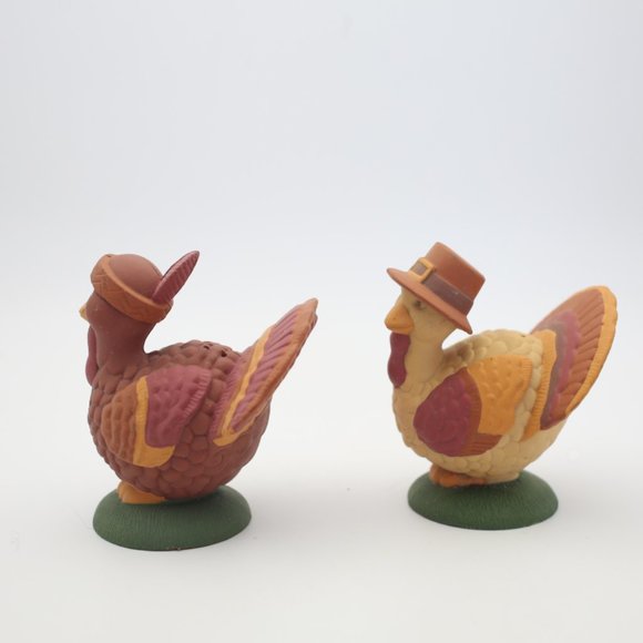 Avon Vintage Gift Collection: Thanksgiving Salt & Pepper Shakers - Picture 3 of 7